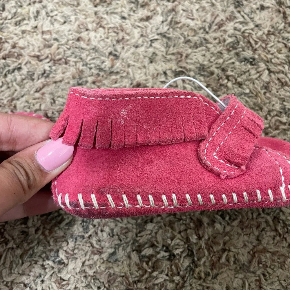 Infant Pink Suede Fringe Minnetonka Moccasins Baby Shoes Toe to Heel 5.5